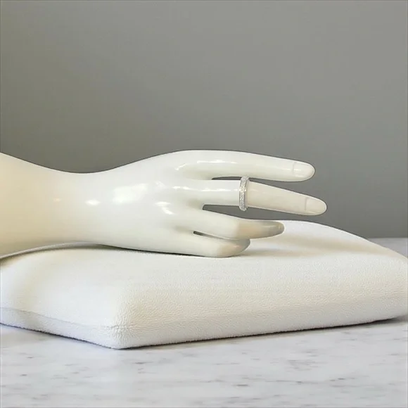 Beautiful Minimalist Silver Ring - Picture 2 of 5